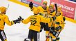 Hokejisté Vsetína se radují z gólu ve čtvrtfinále první ligy proti Jihlavě
