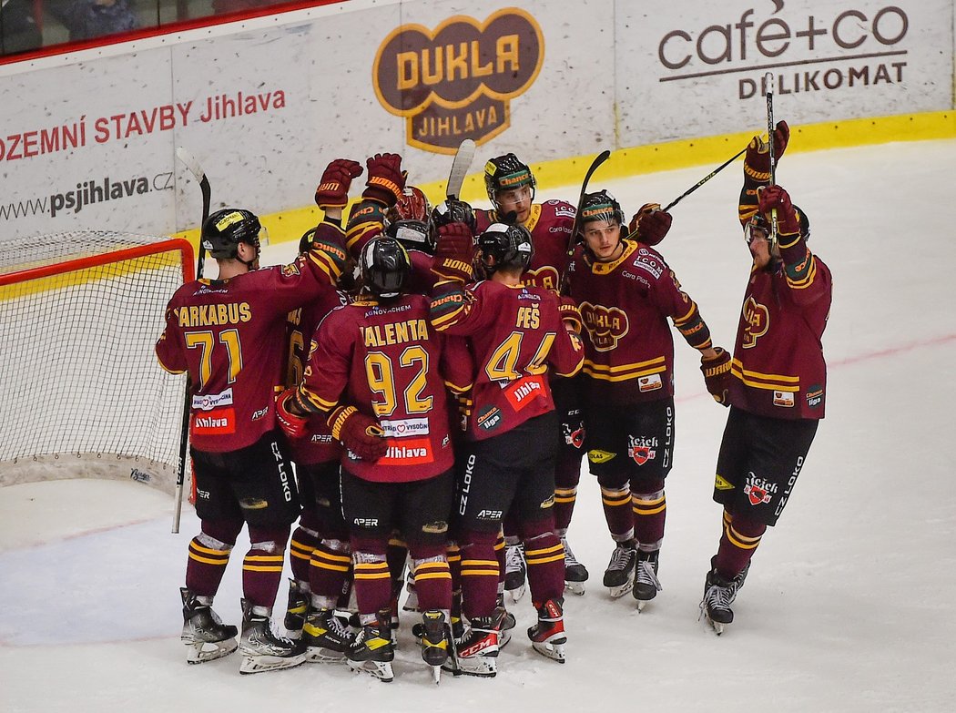 Jihlavští hokejisté slaví domácí vítězství ve finále play off první ligy