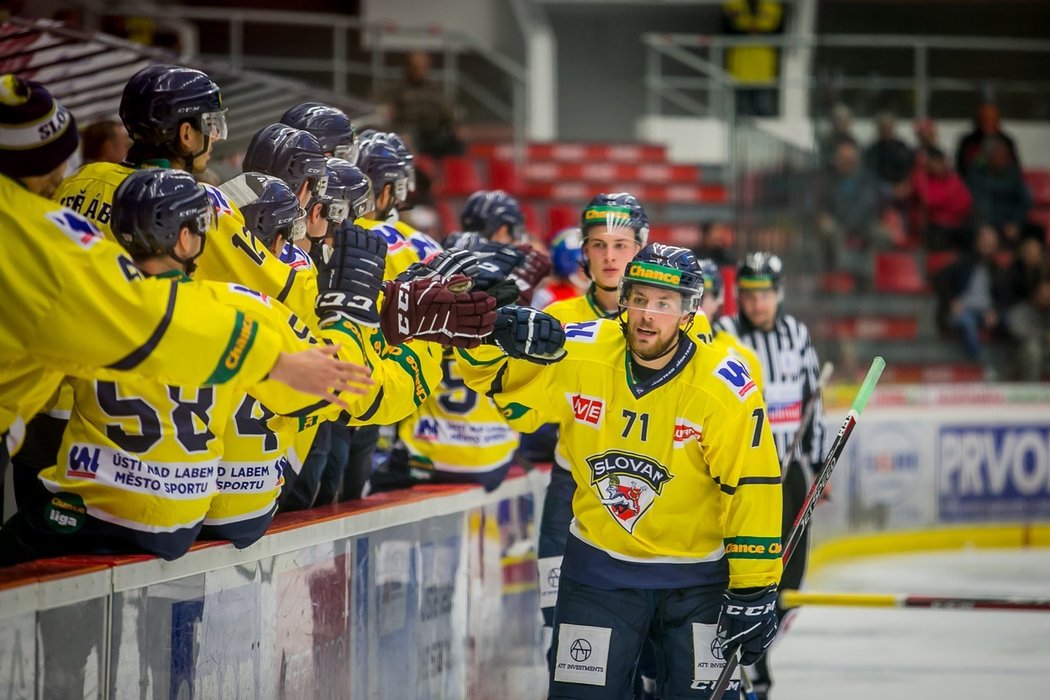 Ve Slovanu Ústí nad Labem se blýskalo na lepší časy. Do klubu měl vstoupit silný sponzor. Kvůli pandemii koronaviru však z podpory vycouval a vedení severočeského týmu tak momentálně neví, jestli zůstane v první lize, nebo půjde o soutěž níž