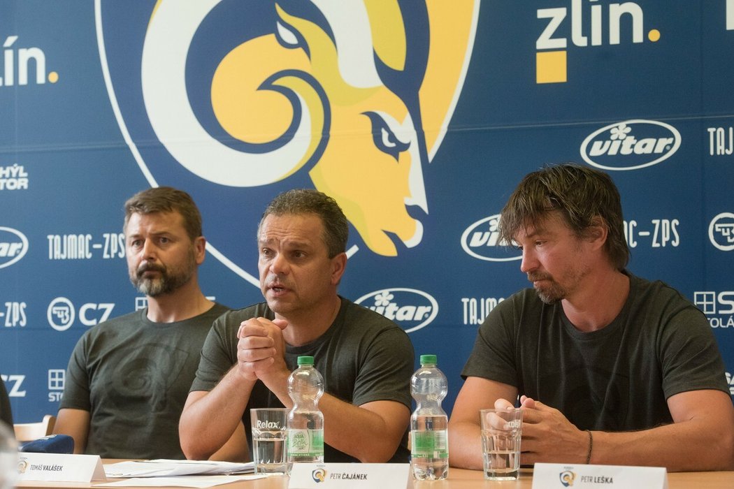 Novým generálním manažerem Zlína se stal bývalý obránce Jiří Marušák (vlevo), zásadní vliv na chod klubu ale nadále bude mít i Petr Čajánek (vpravo)