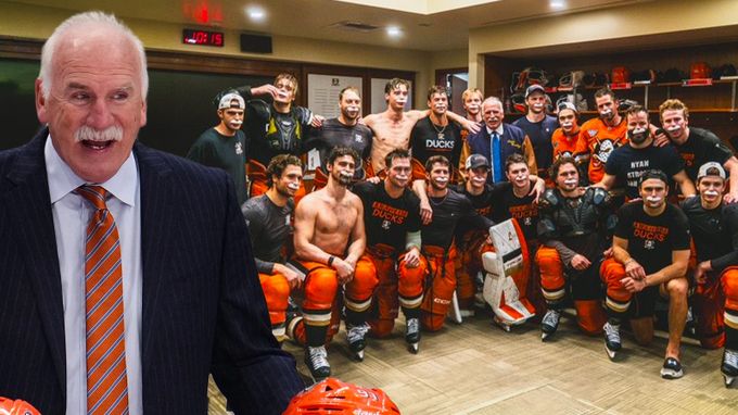 Bowman je jiná liga. Kouč Gudase a Dostála se vrátil do NHL a zapsal 1000. vítězství Bowman je jiná liga. Kouč Gudase a Dostála se vrátil do NHL a zapsal 1000. vítězství