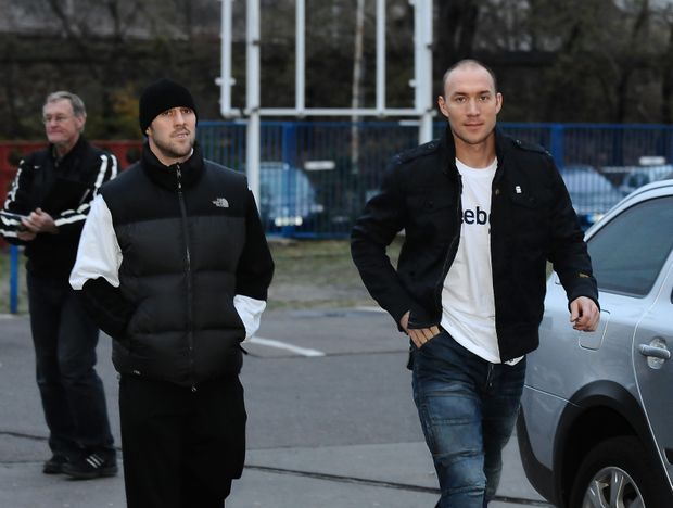 Bratři Rachůnkové přicházejí na sraz Bratři Rachůnkové přicházejí na sraz