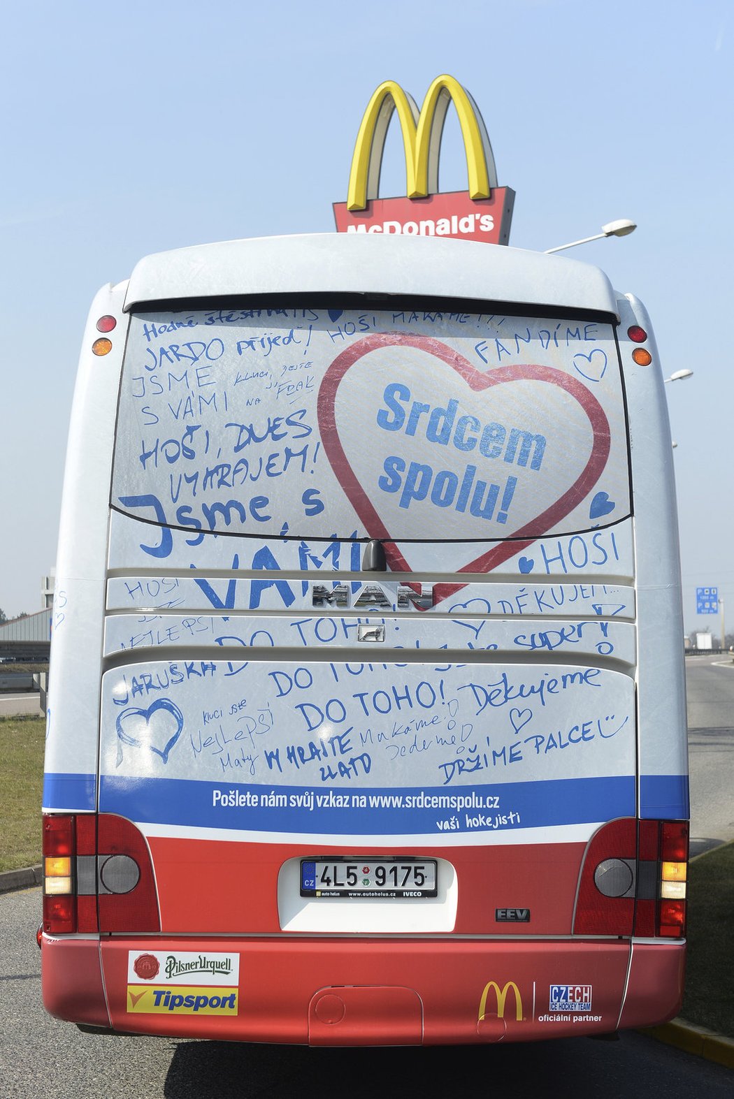 V tomto autobuse budou jezdit čeští hokejisté na MS v Praze