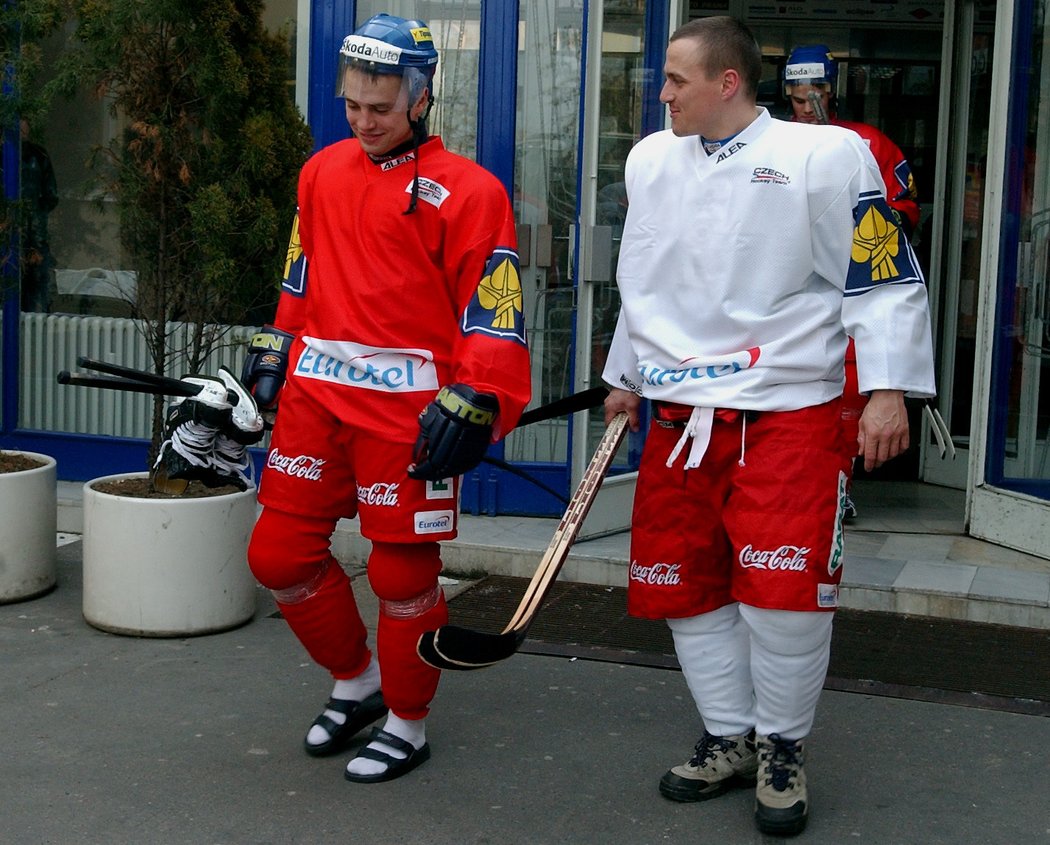 Viktor Ujčík a David Výborný v roce 2001 cestou na reprezentační trénink