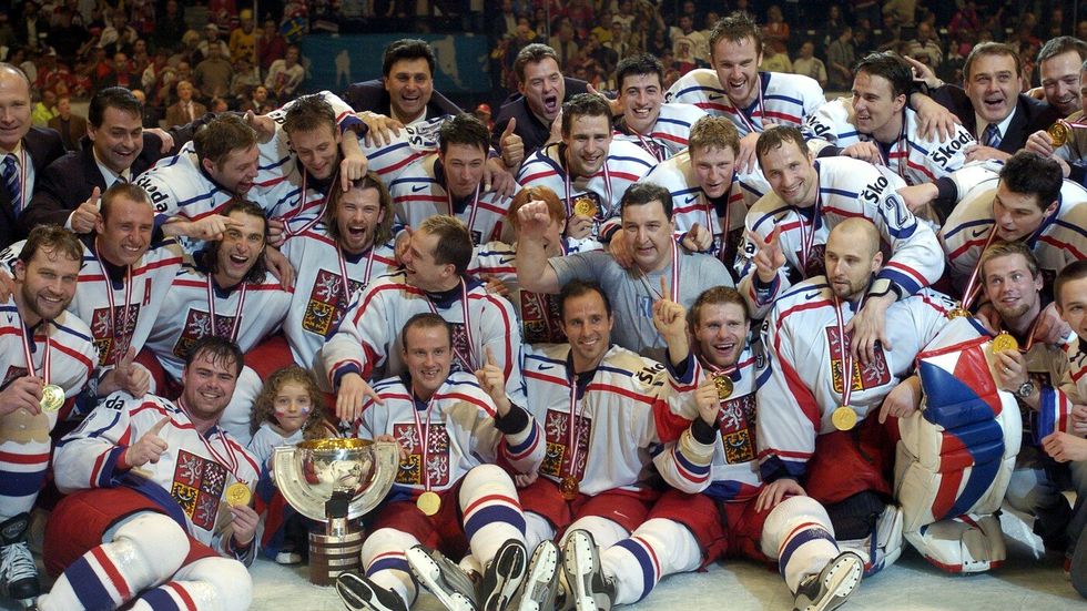 Česká hokejová reprezentace po ovládnutí mistrovství světa ve Vídni 2005