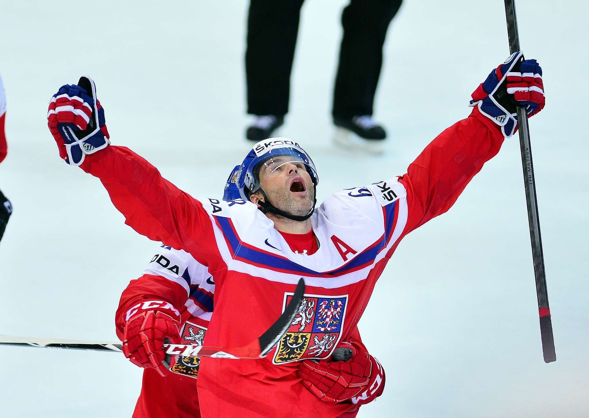 Jaromír Jágr zvedá ruce k nebi po gólu ve čtvrtfinále MS 2015 proti Finsku Jaromír Jágr zvedá ruce k nebi po gólu ve čtvrtfinále MS 2015 proti Finsku