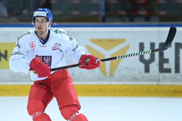 Zkušený útočník Roman Červenka nechtěl ani tentokrát odmítnou národní tým, i když jeho tým čeká boj postup v Lize mistrů Zkušený útočník Roman Červenka nechtěl ani tentokrát odmítnou národní tým, i když jeho tým čeká boj postup v Lize mistrů