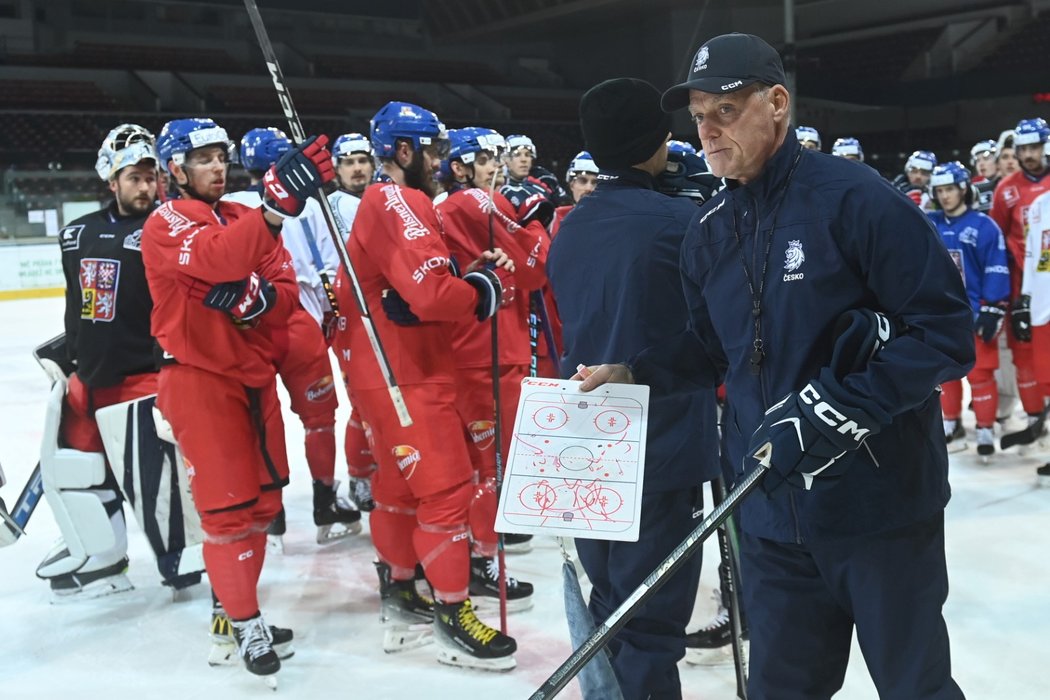 Trenér hokejové reprezentace Radim Rulík přiznal, že nebylo jednoduché získat Romana Červenku a Davida Tomáška vzhledem ke kolizi s Ligou mistrů