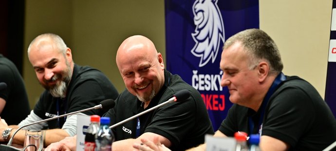 Tisková konference po příletu českých juniorů s Patrikem Augustou a Robertem Reichelem
