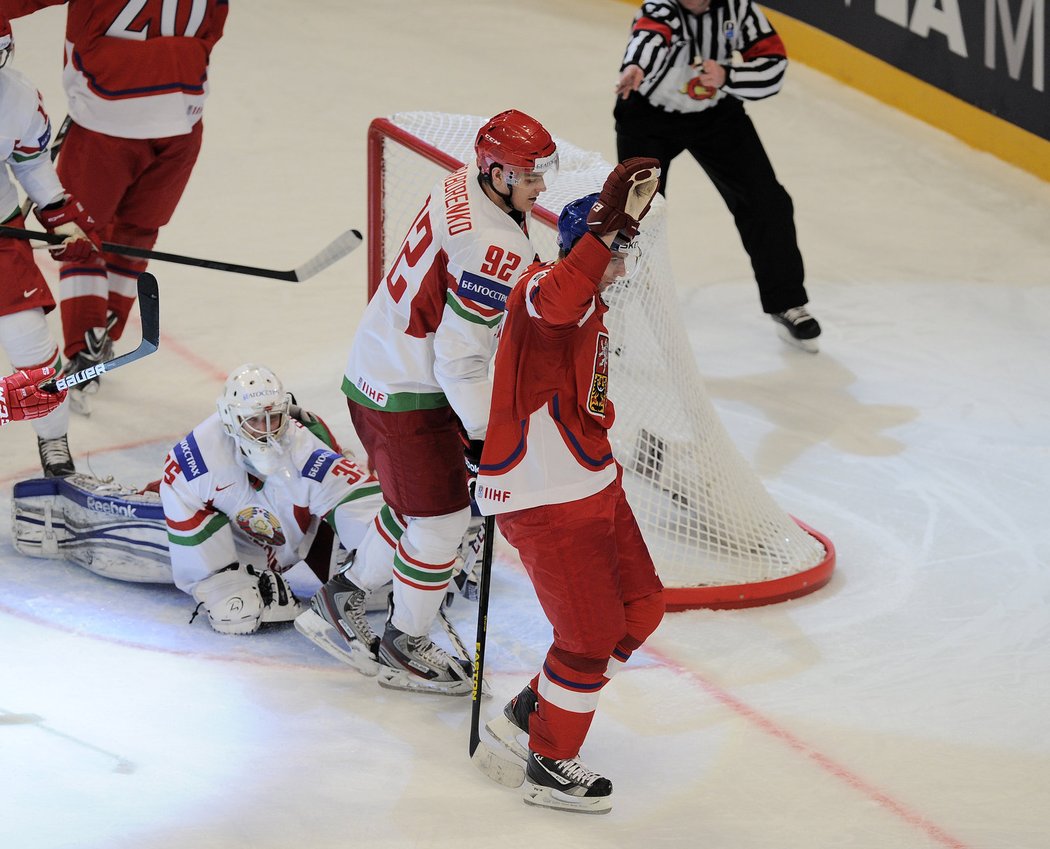 Druhý český střelec Radim Vrbata slaví puk v síti Bělorusů