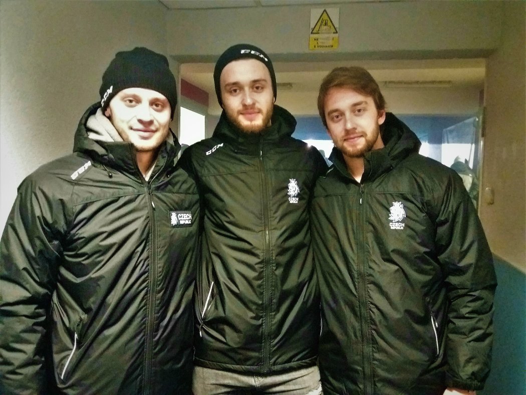 Na Švédských hokejových hrách se v dresu české hokejové reprezentace společně představí bratři Tomáš, Hynek a Radim Zohornovi. Trenér Miloš Říhá jim věří a chce je dát do jednoho útoku