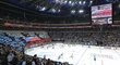 O2 arena byla na zápas českých hokejistů s Finskem hodně zaplněná, fanoušci předvedli i tohle choreo