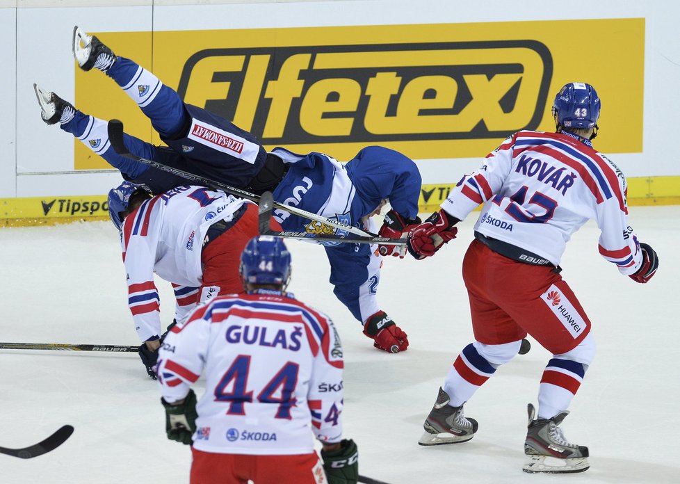 Český mladík Jakub Jeřábek si takhle počíhal s bodyčekem na Fina Atturi Lehkonena