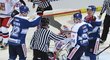 Hokejisté Finska se radují z úvodního gólu v zápase s Českem