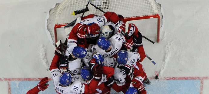Čeští hokejisté se radují z vítězství