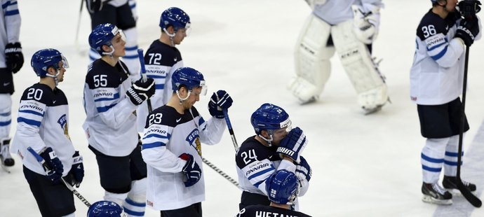 Hokejisté Finska na konci zápasu