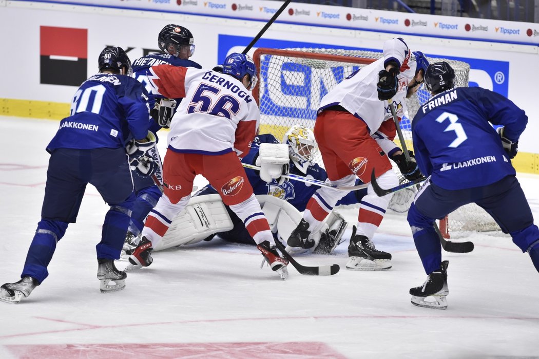 Čeští hokejisté v souboji s Finskem