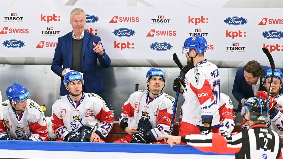 Trenér Kari Jalonen na střídačce české hokejové reprezentace