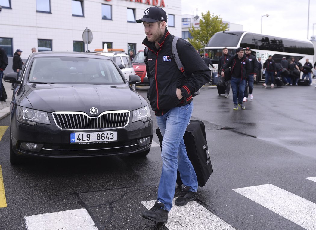 Brankář Pavel Francouz míří k odletu na MS v hokeji do Ruska