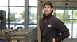 Roman Červenka dorazil na letiště, odkud čeští hokejisté vyrazili na MS v hokeji do Ruska