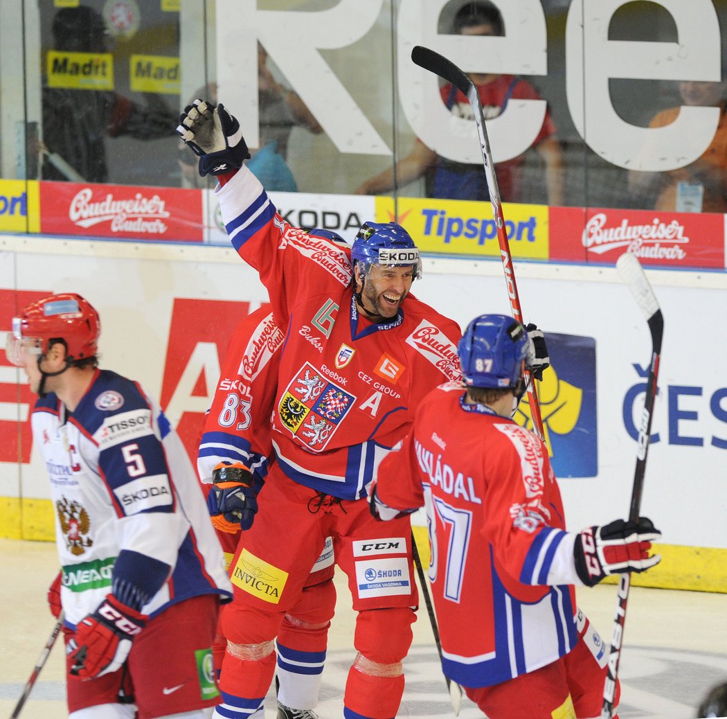 Petr Nedvě se raduje z vítězného gólu na 2:1 v utkání Euro Hockey Tour s Ruskem