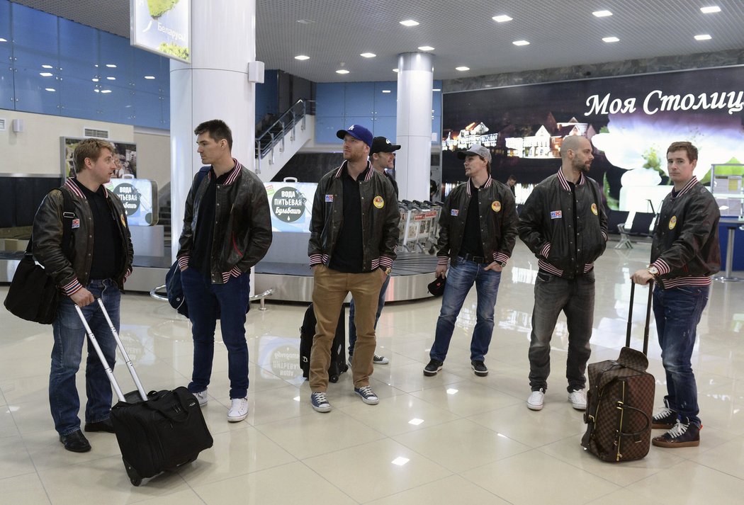 Čeští hokejisté po příletu do Minsku, dějiště světového šampionátu