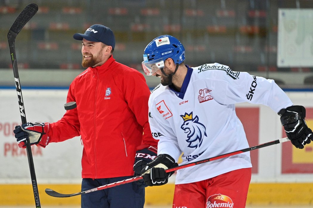 Trenér národního týmu Filip Pešán a útočník Michal Řepík