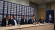 Nový realizační tým české hokejové reprezentace pod vedením kouče Radima Rulíka (třetí zleva)