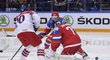 Ruský brankář Sergej Bobrovskij inkasuje druhý gól z hole Romana Červenky