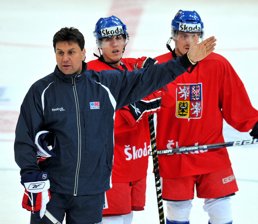 Zleva Vladimír Růžička, Marek Kvapil a Petr Koukal při tréninku hokejové reprezentace