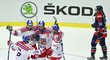 Čeští hokejisté oslavují výhru nad Slovenskem