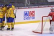 Švédští hokejisté se radují z jednoho ze sedmi gólů v síti českého brankáře Dominika Furcha