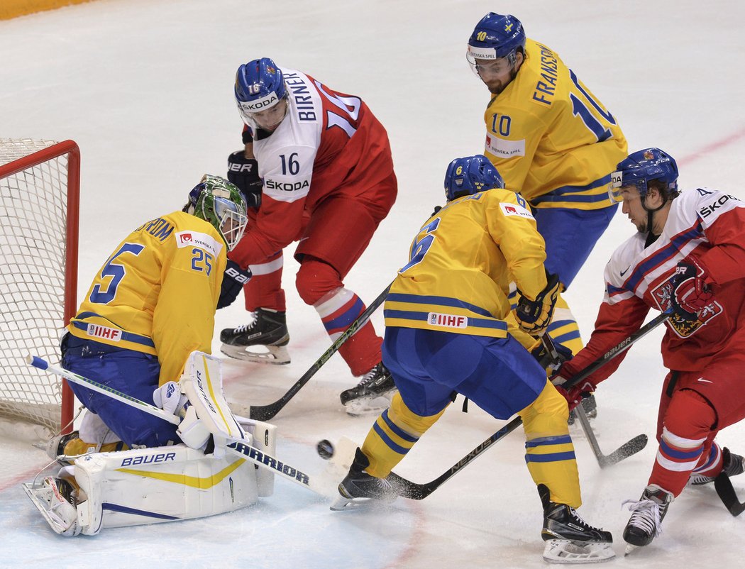 V největší šanci národního týmu v první třetině utkání se Švédskem neuspěl útočník Jan Kovář