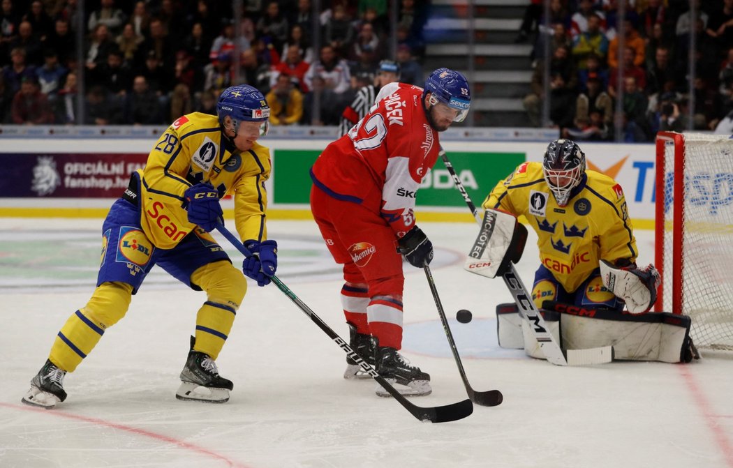 Michael Špaček v šanci před švédskou brankou