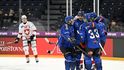 Čeští hokejisté se radují z gólu proti Švýcarsku