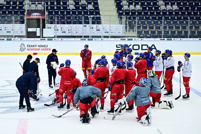 Poslední test před OH: Rulík řeší rébus v obraně. Prodá Rutta zkušenost z NHL? Poslední test před OH: Rulík řeší rébus v obraně. Prodá Rutta zkušenost z NHL?