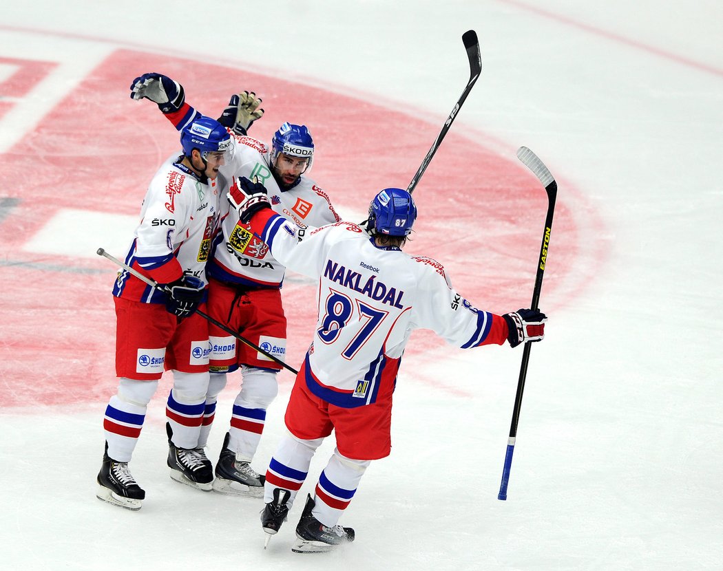 Čeští hokejisté se radují z první branky