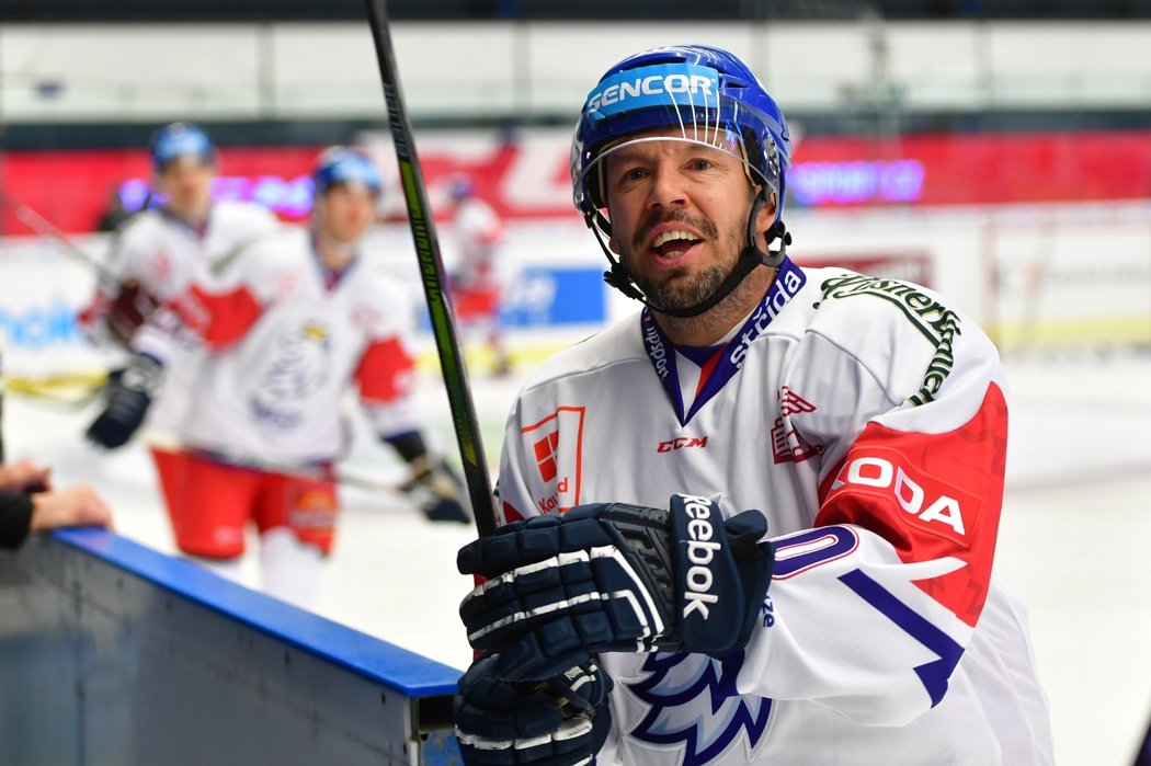 Bývalý fotbalista Pavel Horváth se v plné výzbroji zúčastnil rozbruslení hokejové reprezentace před utkáním s Finskem