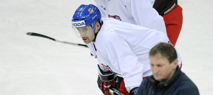 Tomáš Plekanec na pondělním tréninku reprezentace s koučem Aloisem Hadamczikem