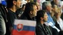Vladimír Růžička, Ondřej Weissmann a Josef Jandač (zleva) na tribuně pozorují Slováky v utkání s Finskem.
