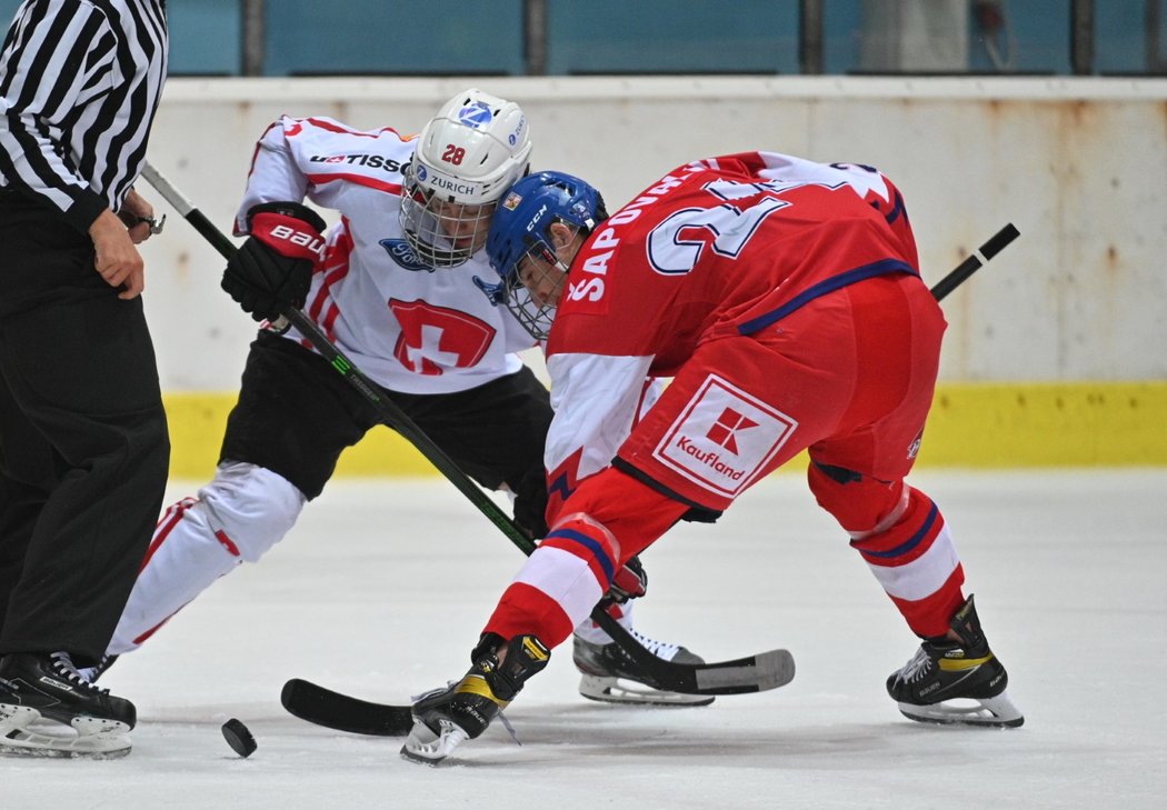 Česko do 18 let na Hlinka Gretzky Cupu v zápase se Švýcarskem