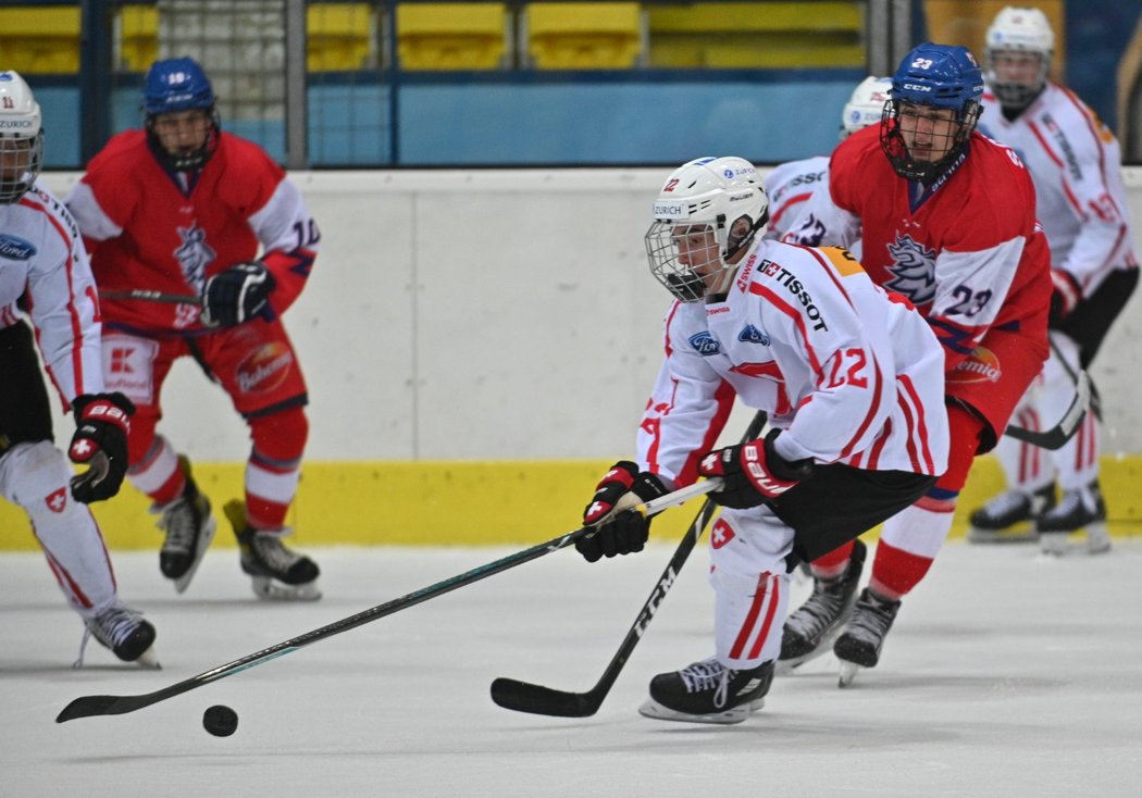 Česko do 18 let na Hlinka Gretzky Cupu v zápase se Švýcarskem