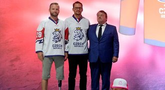 Šéfové Českého hokeje čelí kritice nových dresů: Nic měnit nebudeme