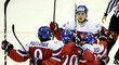 Čeští hokejisté do dvaceti let se radují z gólu Jana Štencla (uprostřed) v zápase proti Dánsku