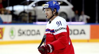 Erat končí po třinácti letech v NHL. Na rok podepsal v Omsku