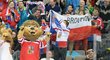 Čeští fanoušci v nacpané O2 areně při zápase s Finskem, který byl posledním domácím duelem před olympiádou