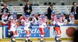 Čeští hokejisté se radují z gólu Martina Růžičky, kterým proti Finsku snížil na 1:2