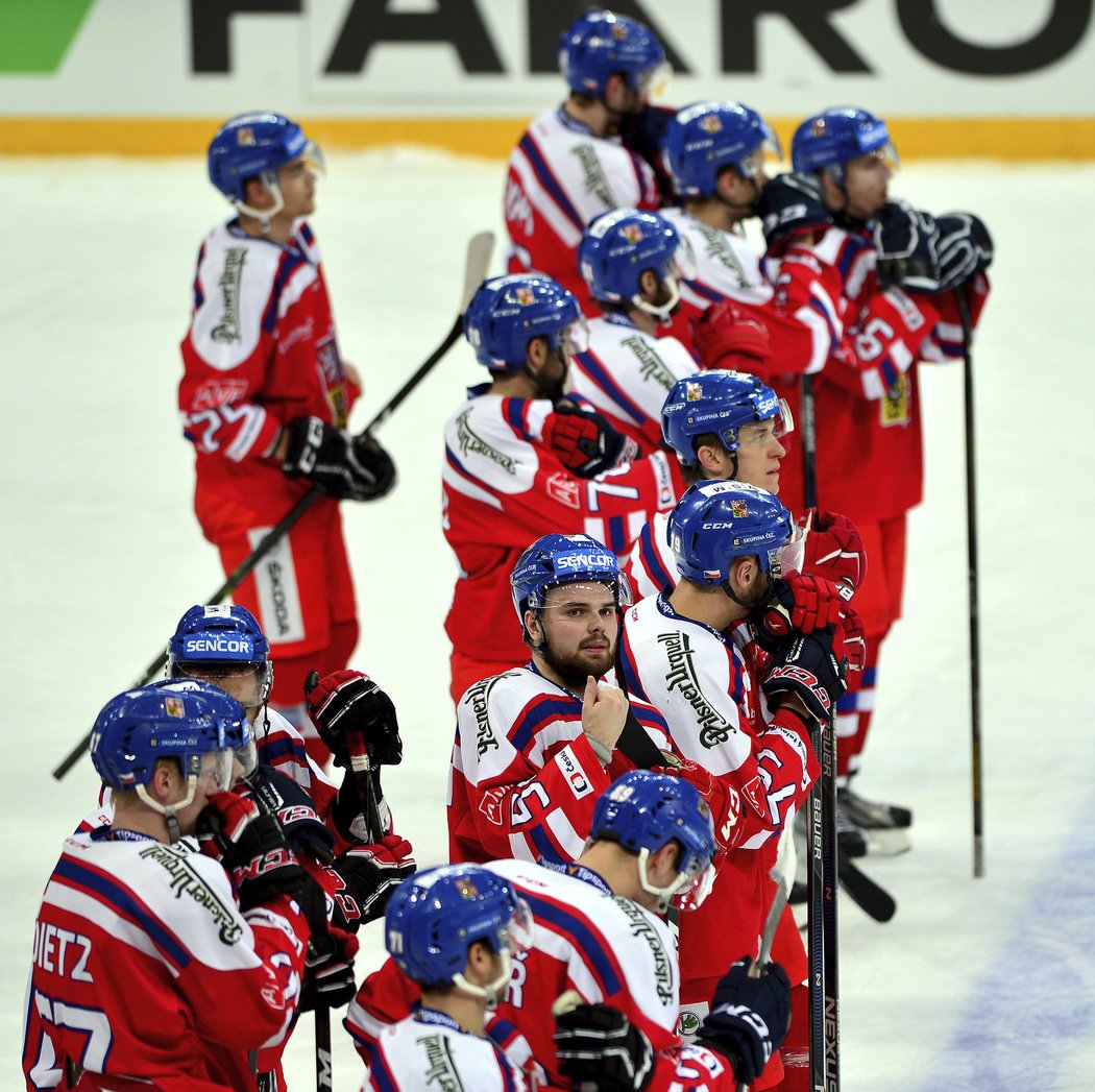 Čeští hokejisté přímý souboj o celkové prvenství nezvládli