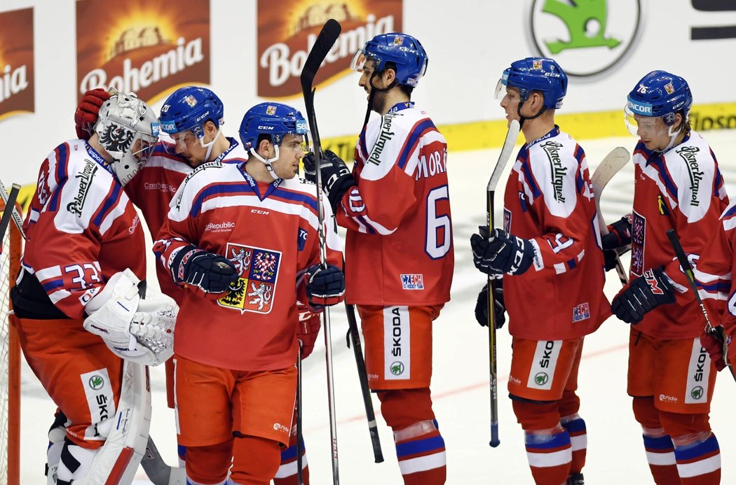 Čeští reprezentanti se radují z úvodní výhry na Carlson Hockey Games