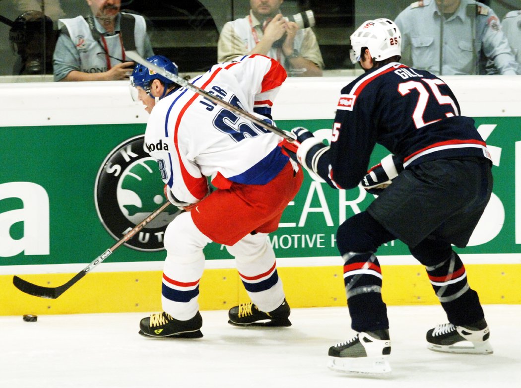 75. Hal Gill, obránce - Obrovský americký zadák byl specialistou na bránění Jaromíra Jágra. Kariéru skončil letos, v NHL odehrál 1106 zápasů a získal Stanley Cup s Pittsburghem.